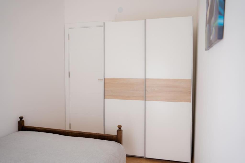 Apartment Downtown, Spacious, 2 Bedroom