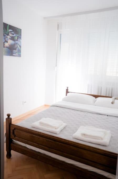 Downtown, Spacious, 2 Bedroom